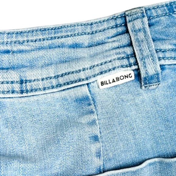 Billabong Light Wash Wide Leg Free Fall Denim Jeans. 27 - Picture 10 of 13